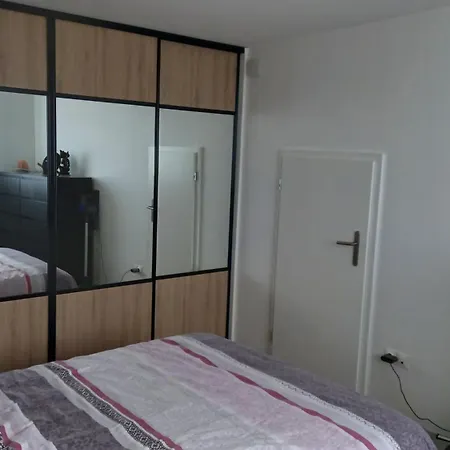 Maison Neuve, Au Calme Et Tres Agreable Διαμέρισμα *